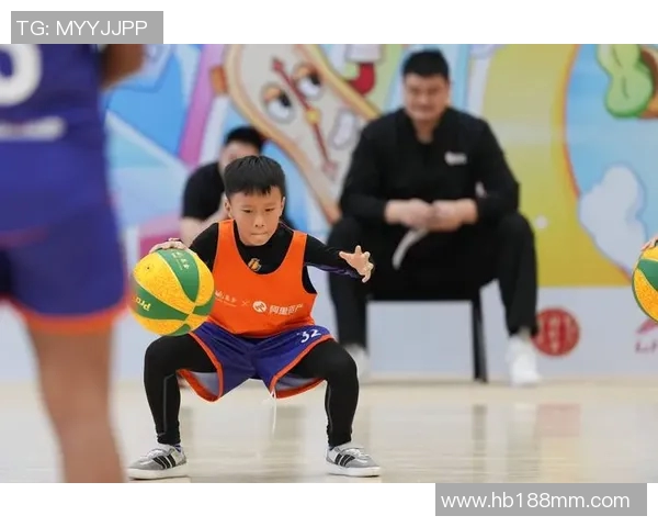 姚明展现超凡力量与技巧的传奇篮球生涯与无与伦比的运动精神