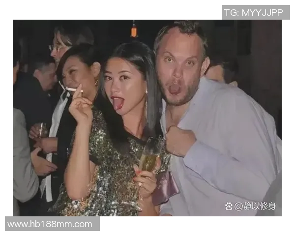 足球明星夜生活揭秘酒吧狂欢瞬间尽显风采与魅力